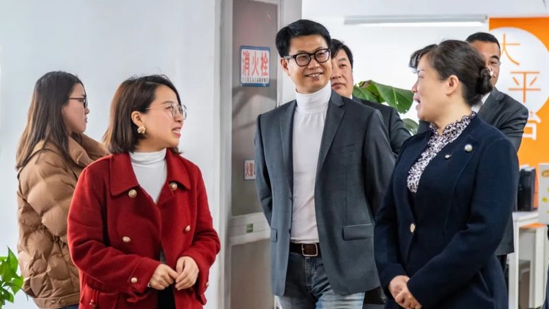 以下是一个短视频代运营团队的人员配置案例：